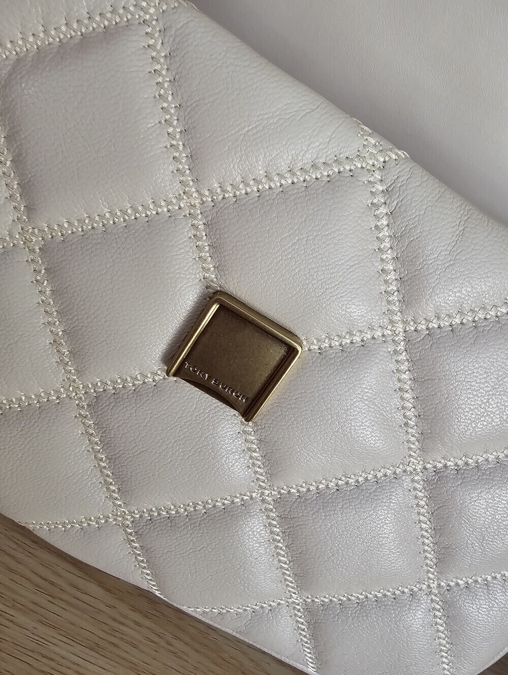 Tory Burch willa shoulder bag . - Picture 14 of 17